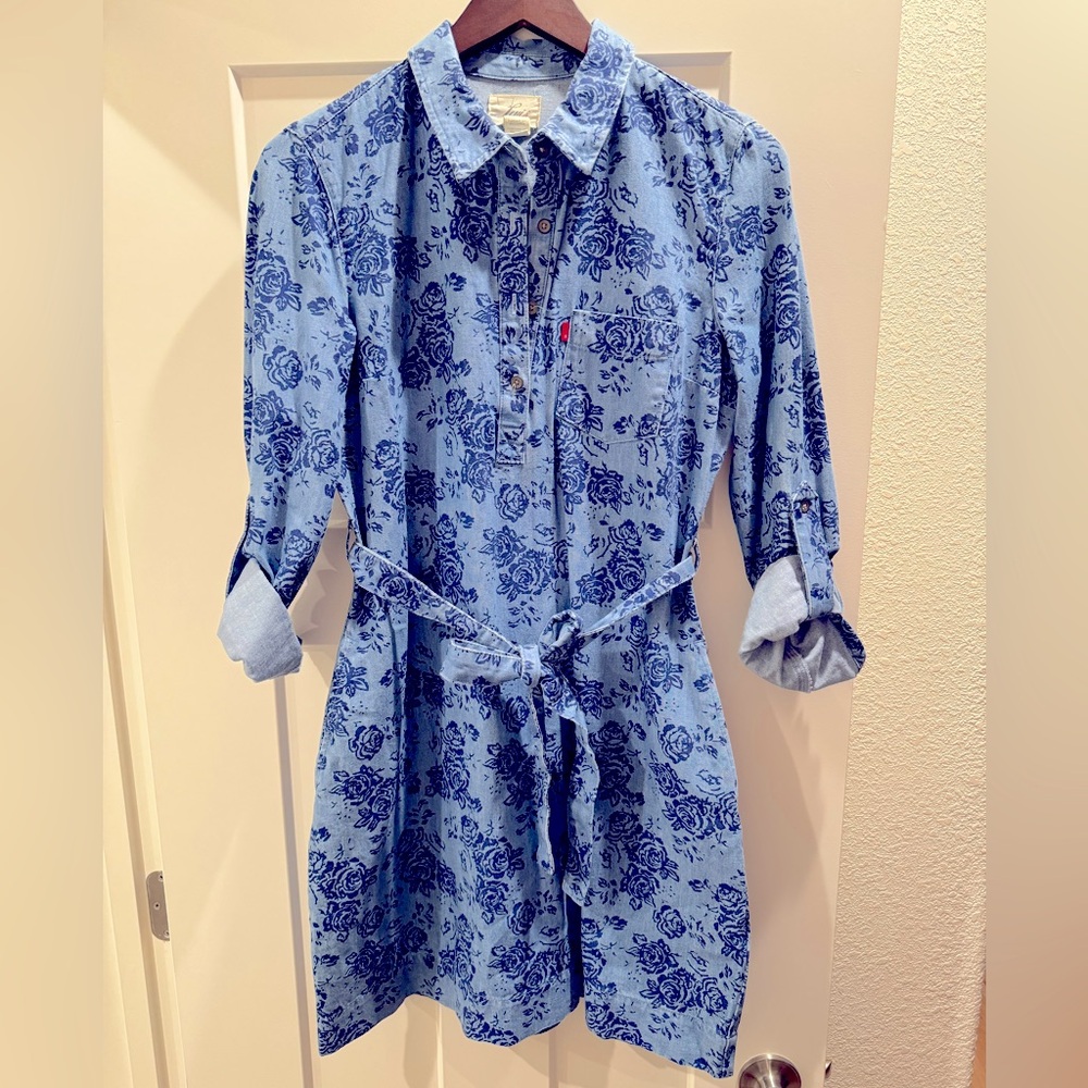 Levi’s floral denim shirt dress medium